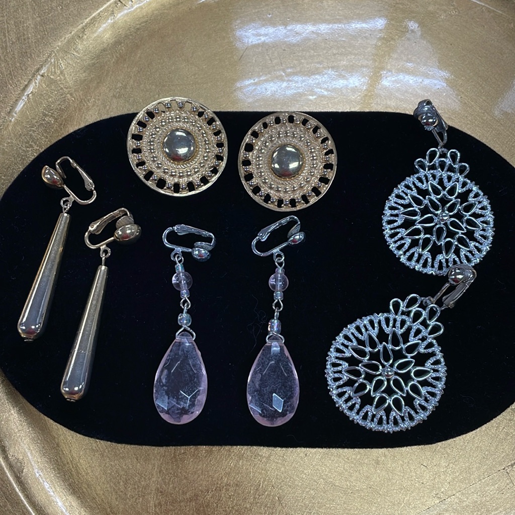 Beautiful Sarah Coventry Clip On Earrings Set Of 4 Pairs 15$